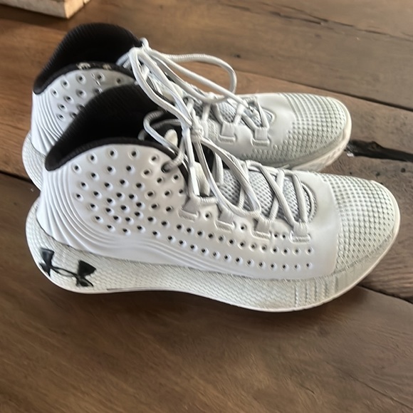 UA HOVR basketball shoes. Size 8 - Picture 3 of 8